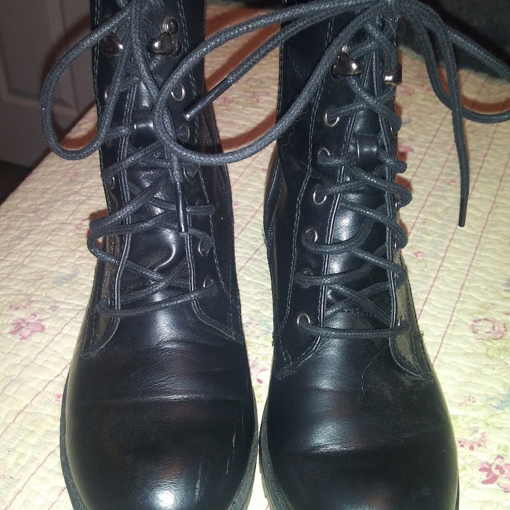 Boots - Picture 2 of 5